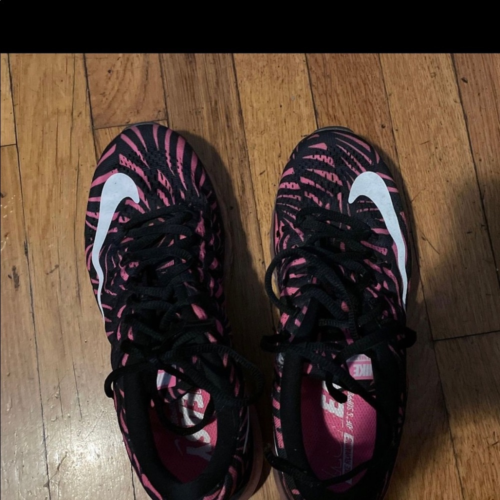 Nike air maxes